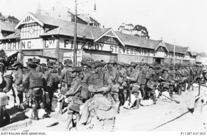 Men of the 18th Battalion waiting at the wharf to embark on the troopship A40 HMT Ceramic